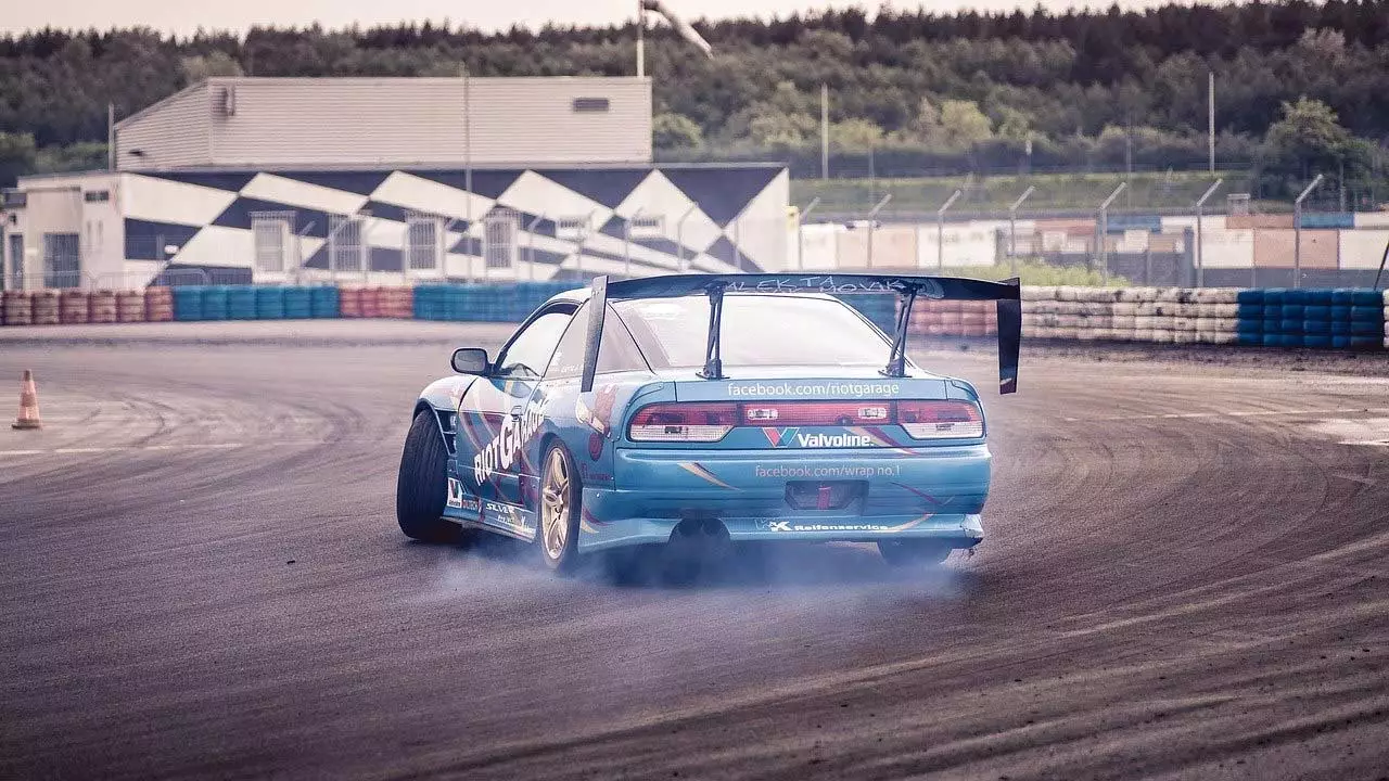 blue 180sx on the track